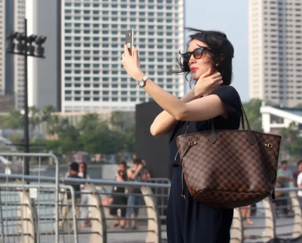 People connecting through modern lifestyle apps